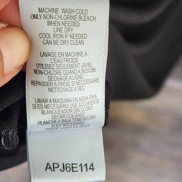 BCBG MAX AZRIA Black Faux Wrap Dress Belted Waist V-Neck Plunge & Short Sleeves - Picture 7 of 16